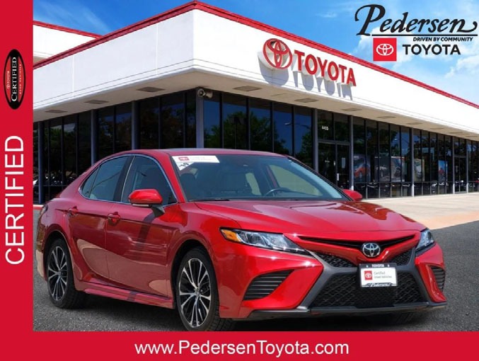 2019 Toyota Camry SE in Red